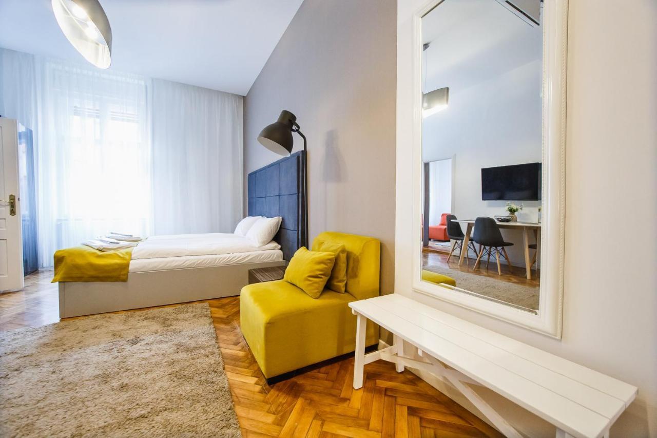 Eat It Cozy Downtown Apartments Oradea Exterior photo