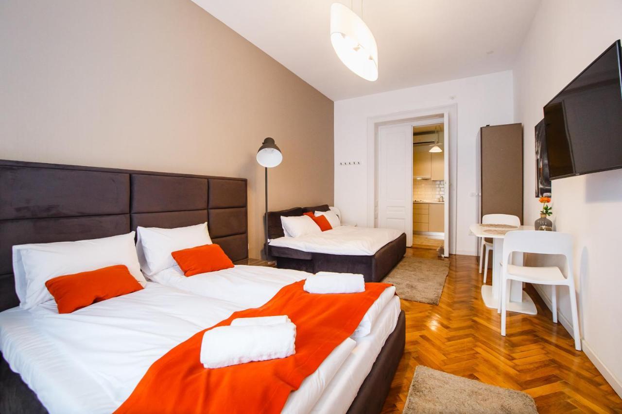 Eat It Cozy Downtown Apartments Oradea Exterior photo