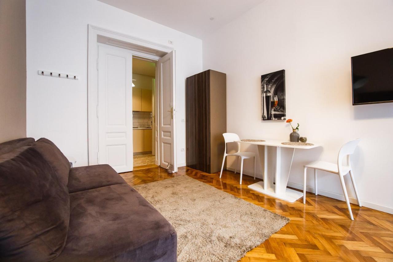 Eat It Cozy Downtown Apartments Oradea Exterior photo
